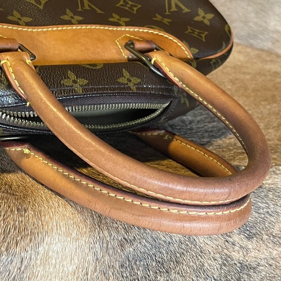 LV Deauville Handbag. Preowned condition. - Picture 7 of 7